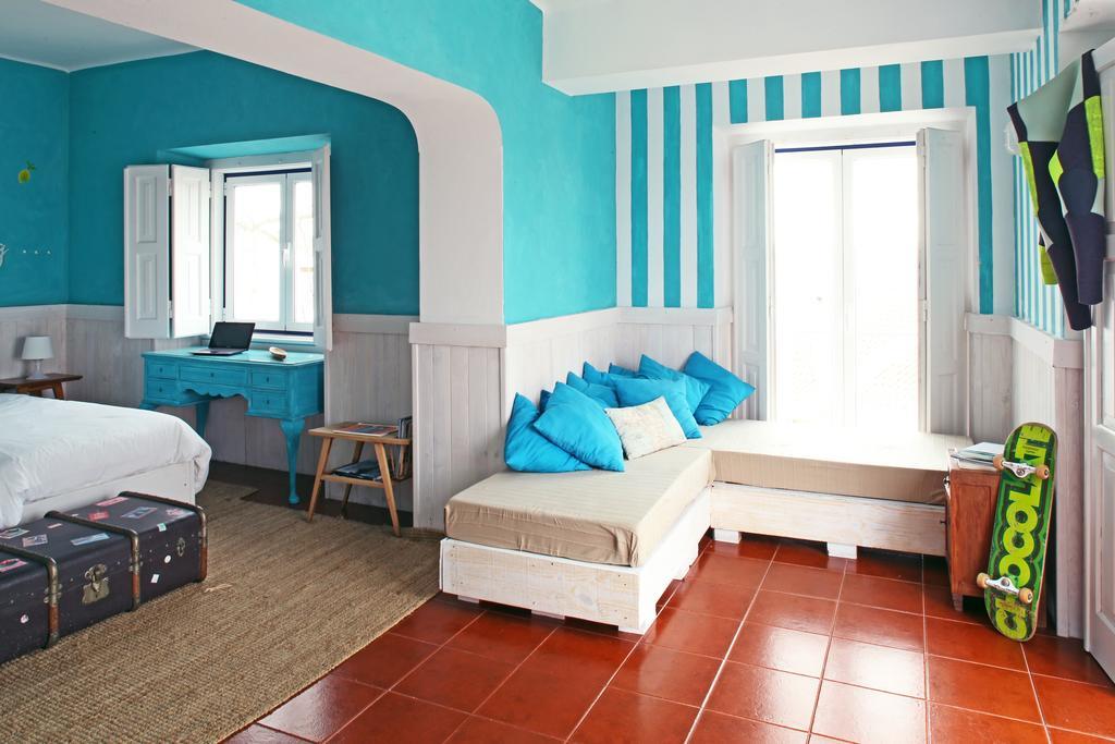 Chill In Ericeira Surf House Hostel ภายนอก รูปภาพ