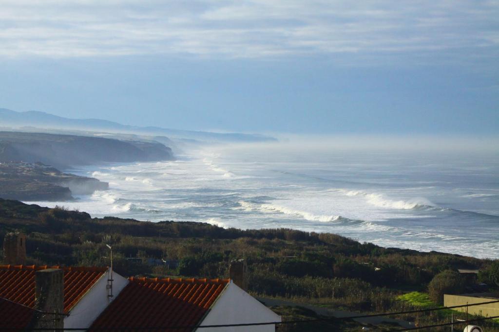 Chill In Ericeira Surf House Hostel ภายนอก รูปภาพ